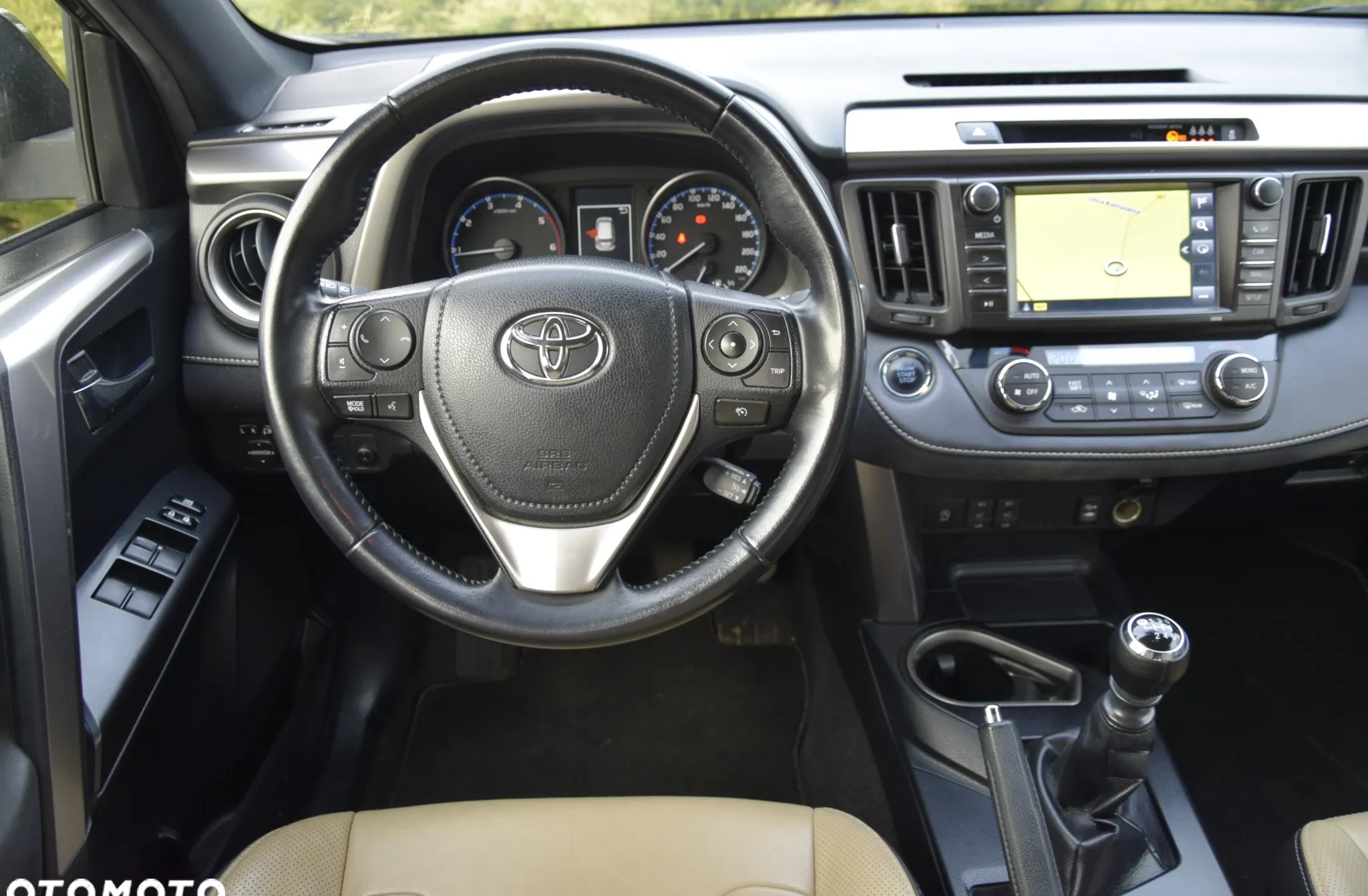 Toyota RAV4 cena 66800 przebieg: 328000, rok produkcji 2016 z Żuromin małe 326